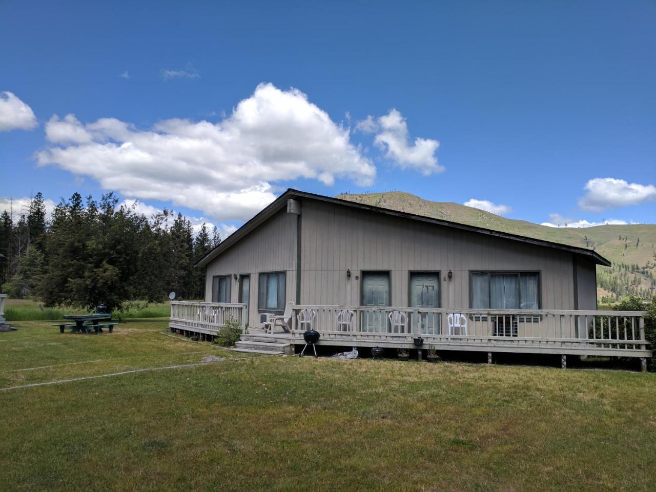 Rock Creek Mercantile & Motel Clinton Εξωτερικό φωτογραφία