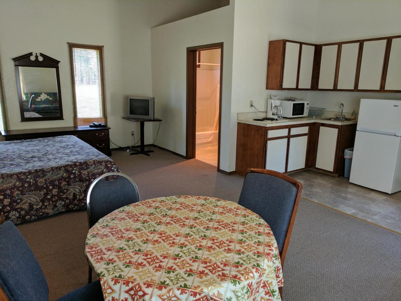 Rock Creek Mercantile & Motel Clinton Εξωτερικό φωτογραφία